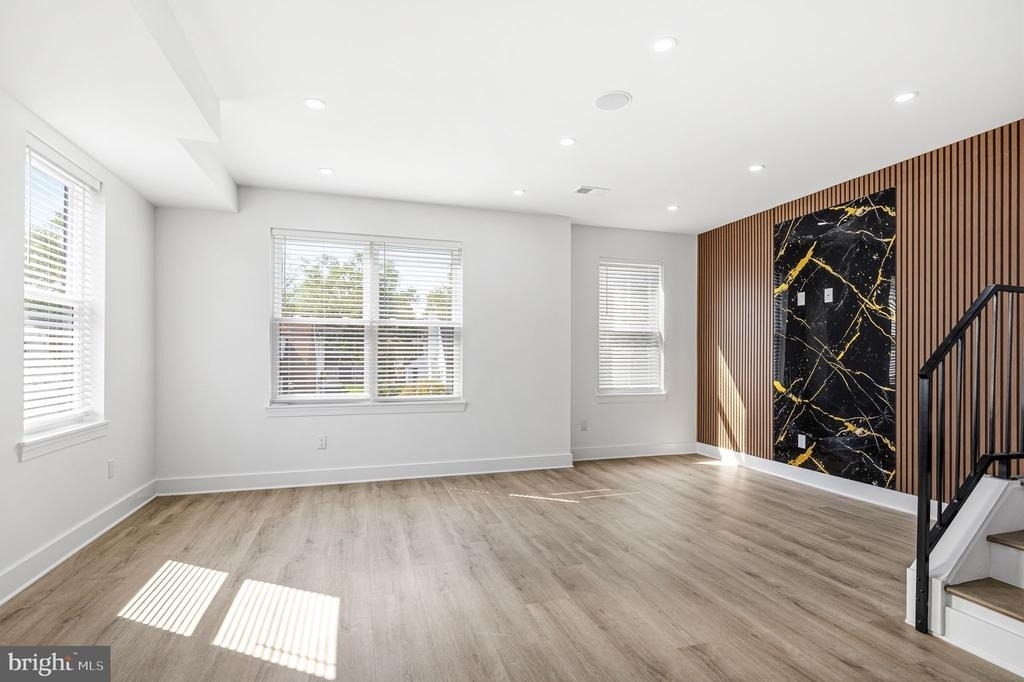 2370 Randolph Street - Photo 15