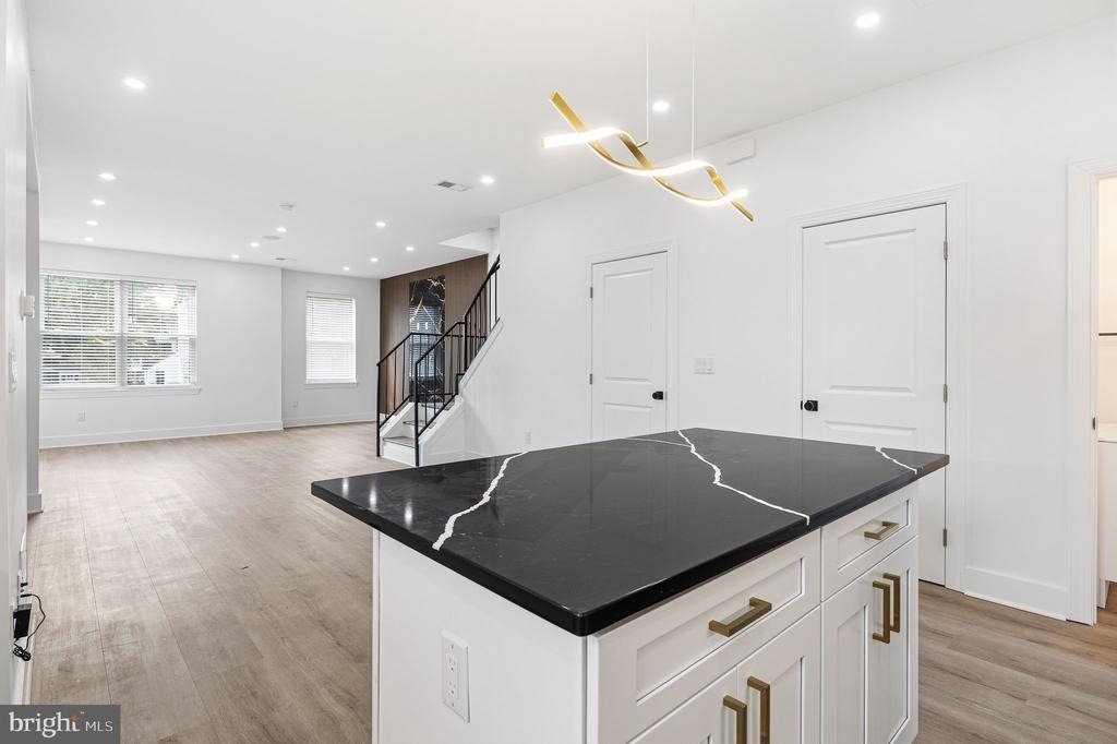 2370 Randolph Street - Photo 9