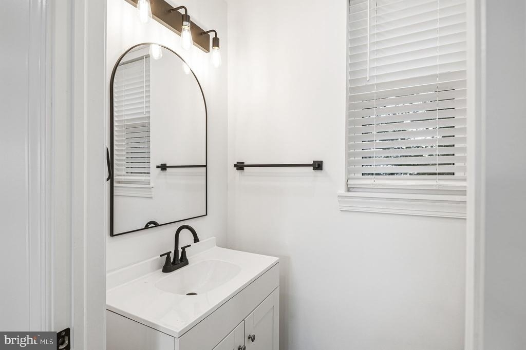 2370 Randolph Street - Photo 7