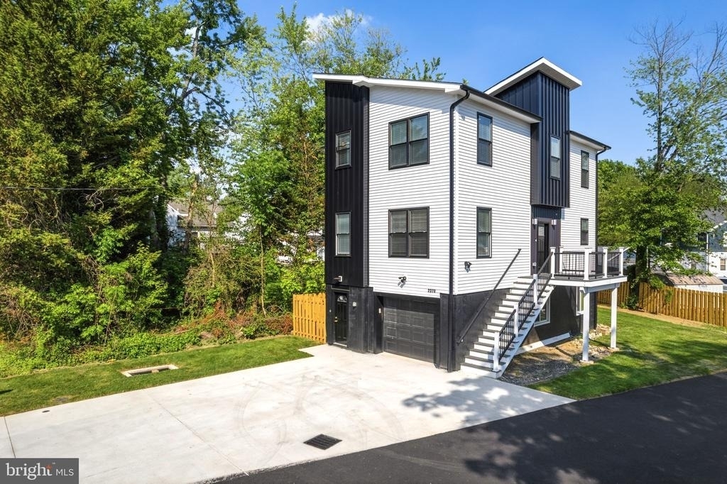 2370 Randolph Street - Photo 2