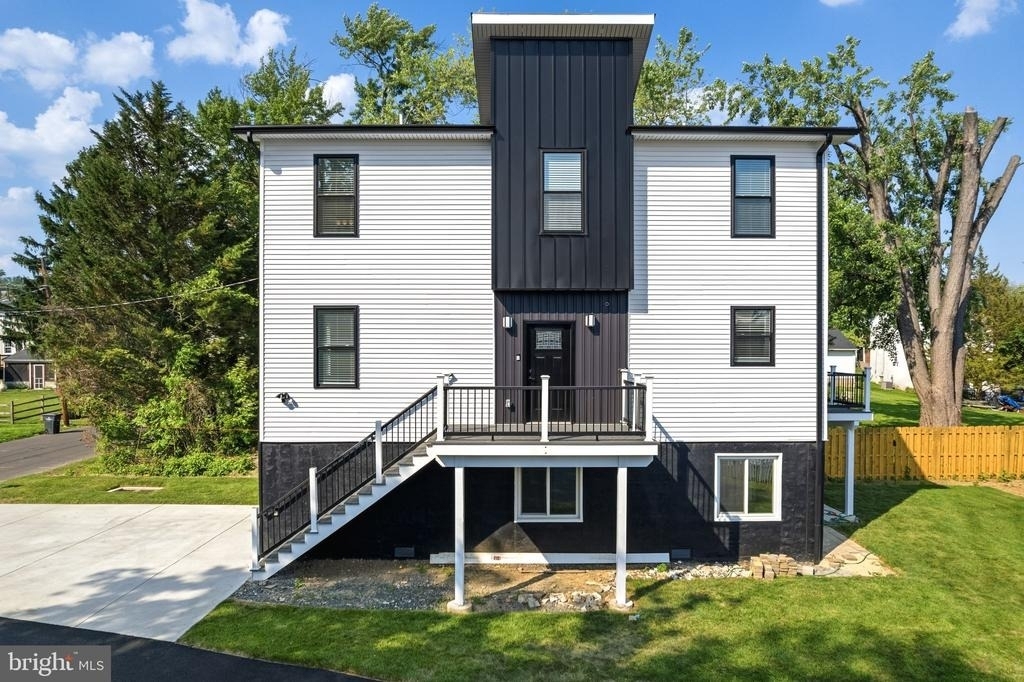 2370 Randolph Street - Photo 0
