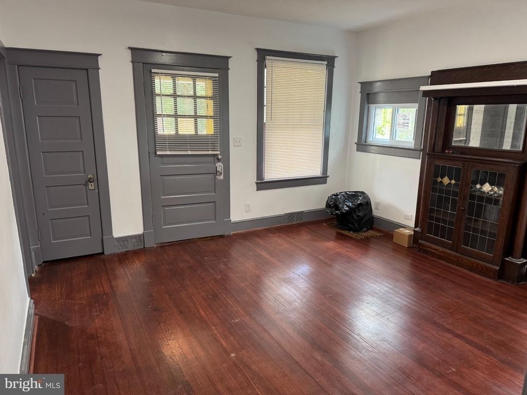 8803 48th Avenue - Photo 4