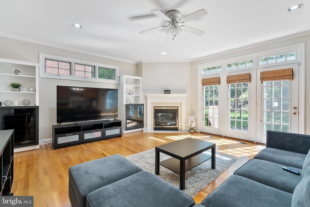 7815 Stable Way - Photo 11