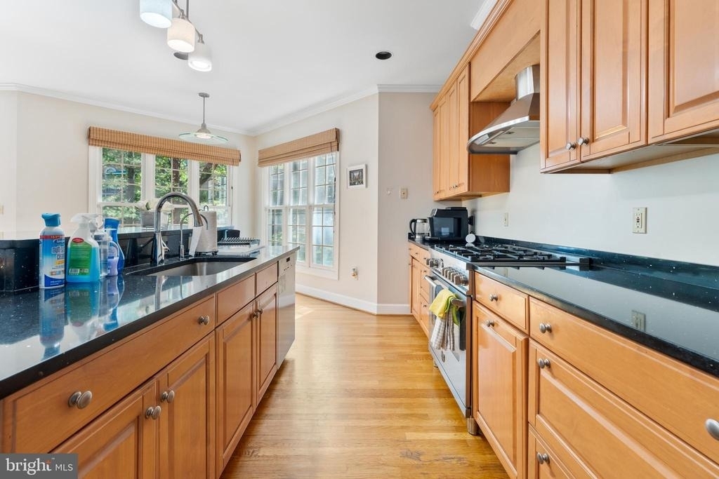 7815 Stable Way - Photo 9