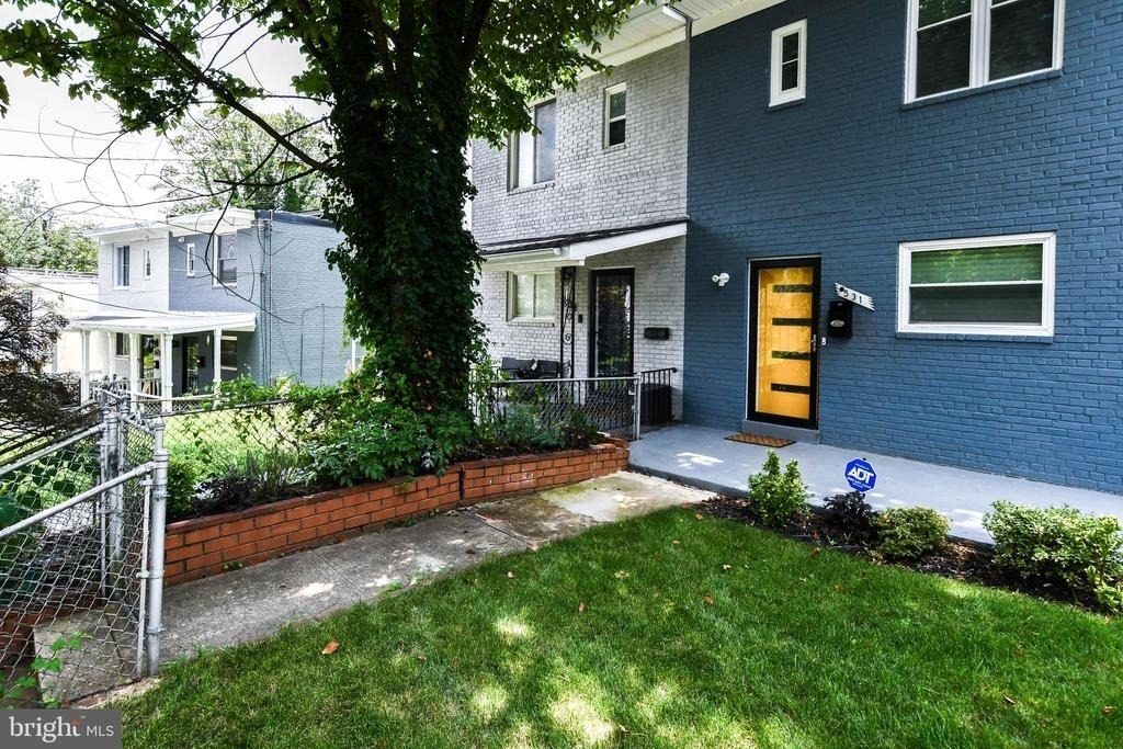 531 Hilltop Terrace Se - Photo 1