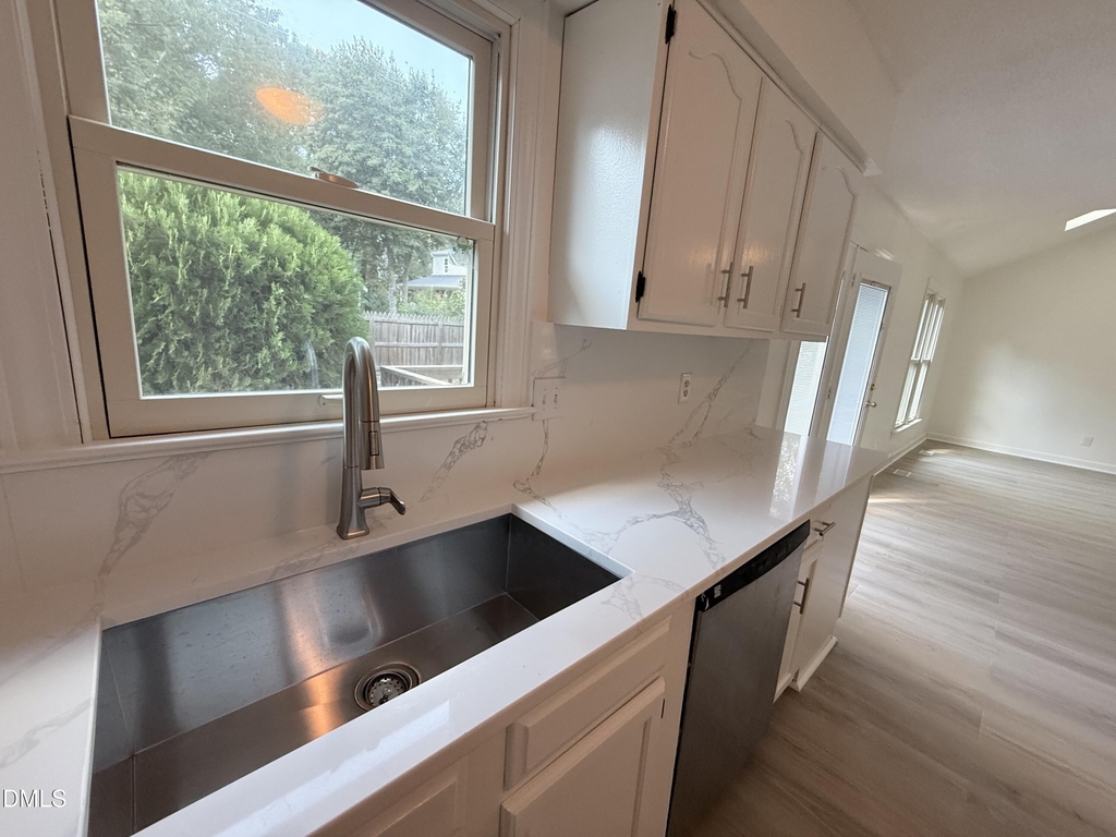 8209 Bellingham Circle - Photo 7