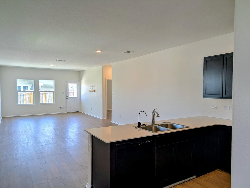 1112 Minnow Ln - Photo 9