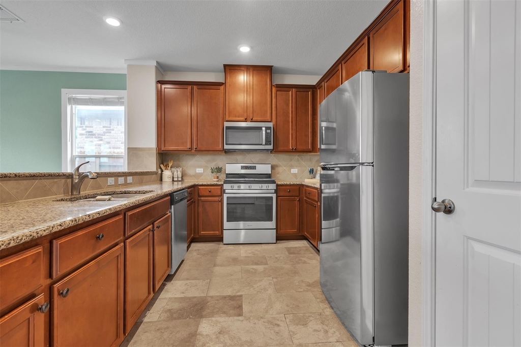 128 Kavanaugh St - Photo 7