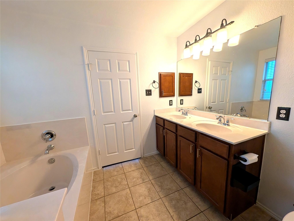 5521 Adair Dr - Photo 8