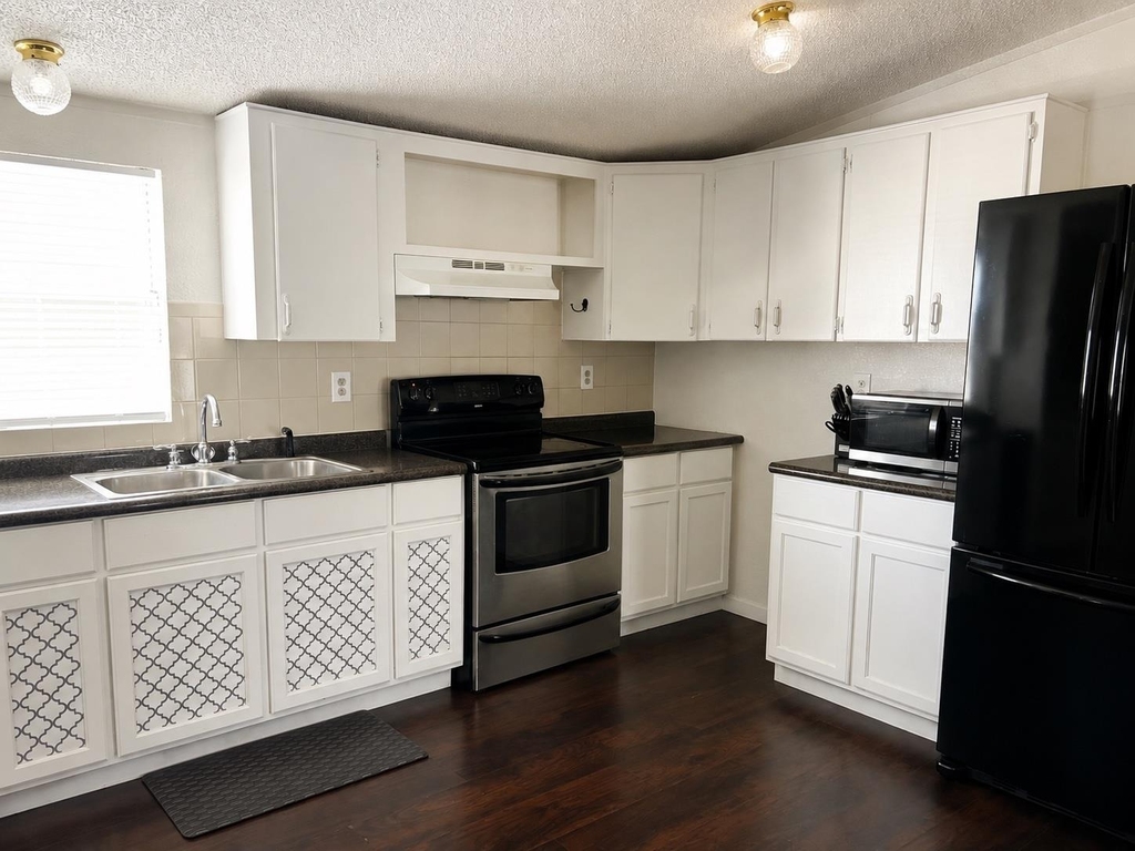 3234 Cantabrian Dr - Photo 4