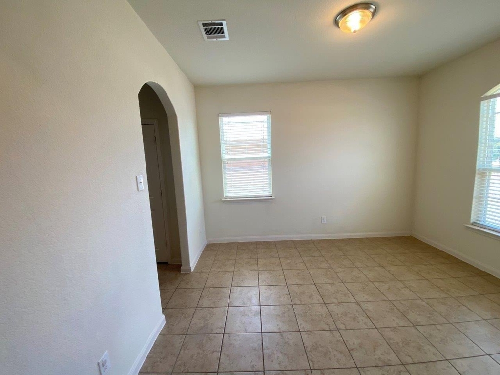 408 Farmer Ln - Photo 5