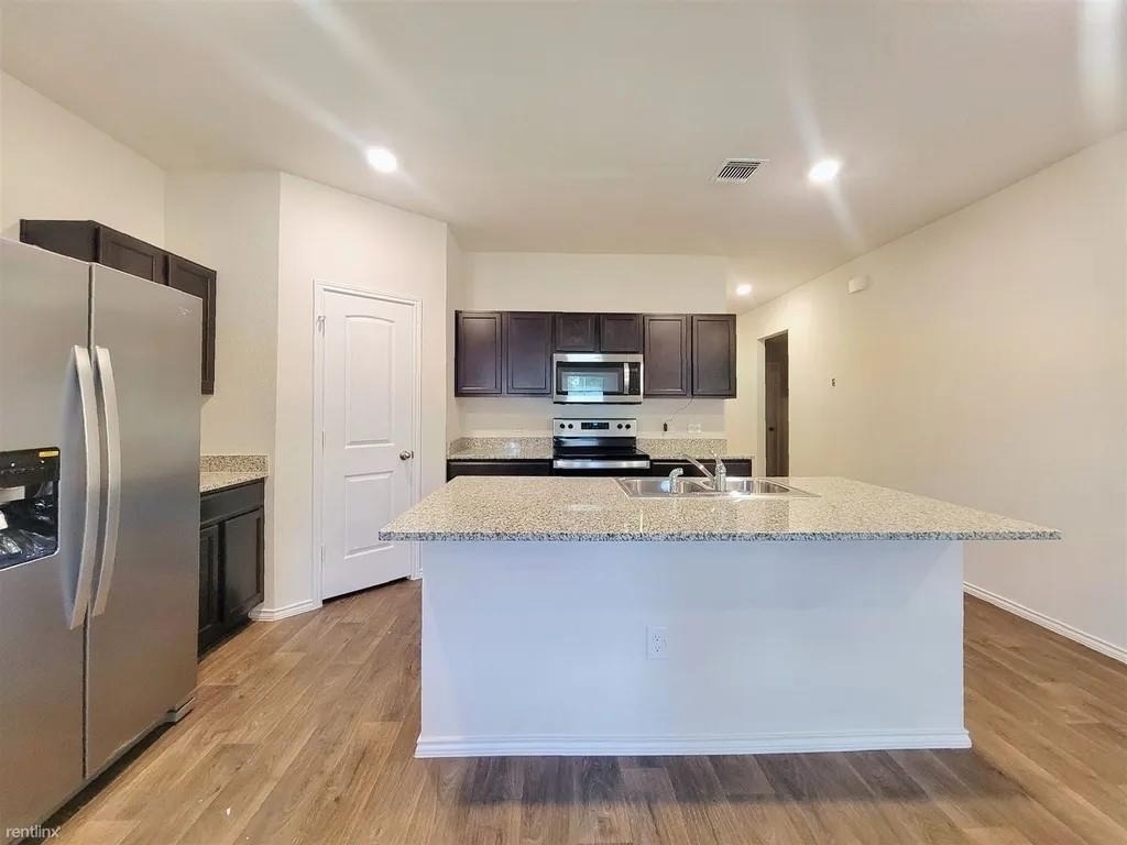 14504 Fitzgibbon Dr - Photo 2