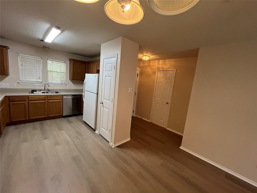 513 Crater Lake Dr - Photo 15