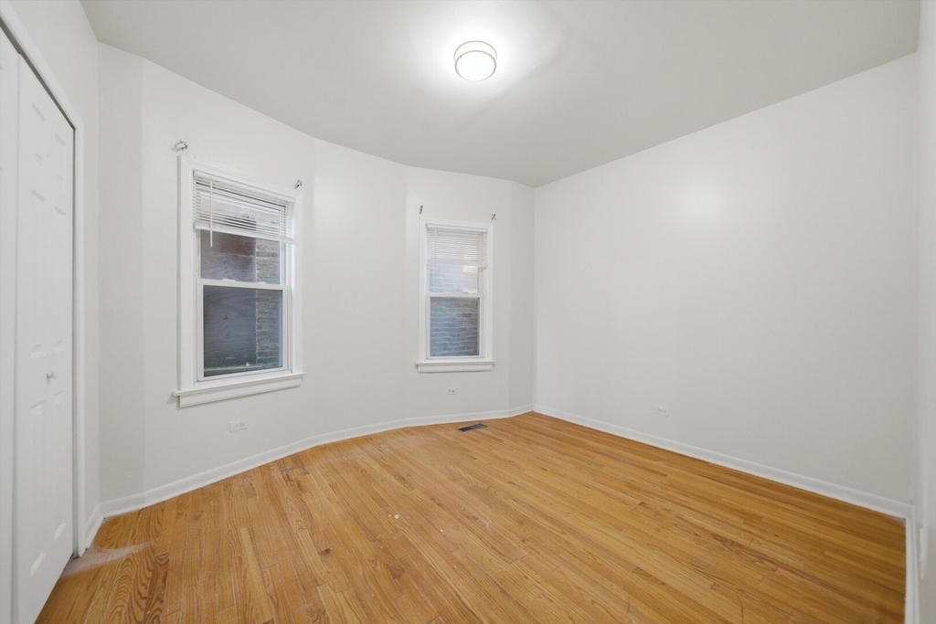 1915 Asbury Avenue - Photo 6