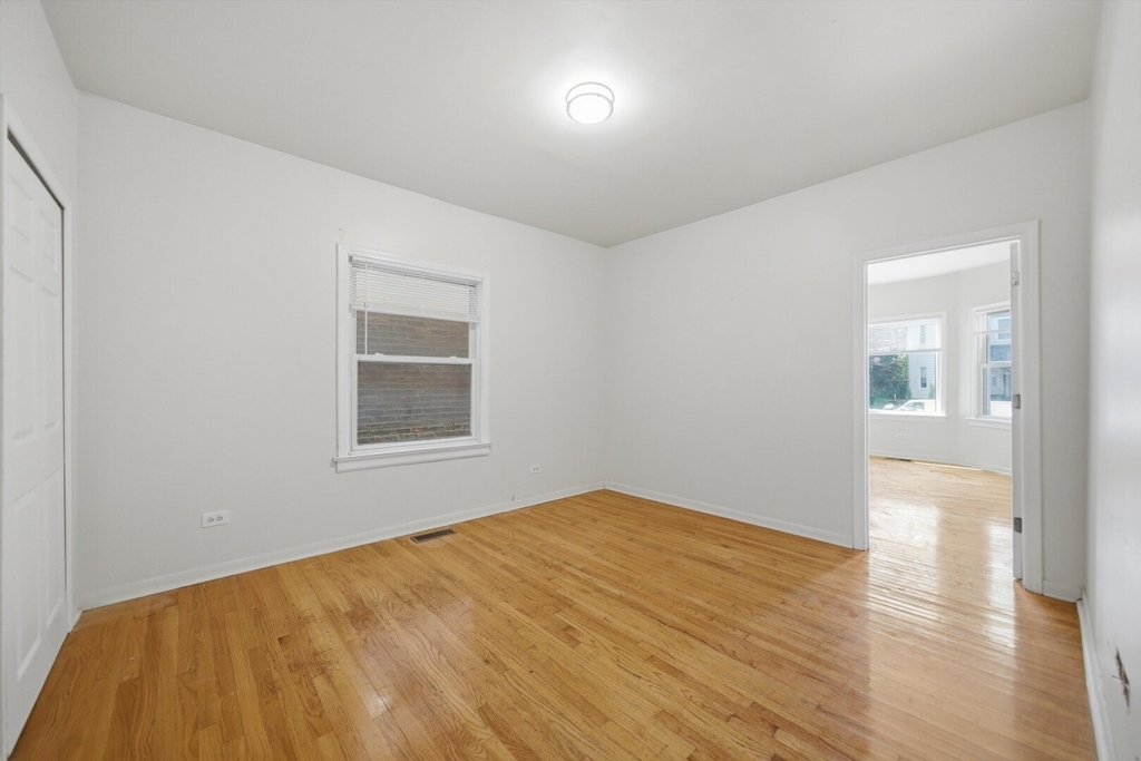 1915 Asbury Avenue - Photo 4
