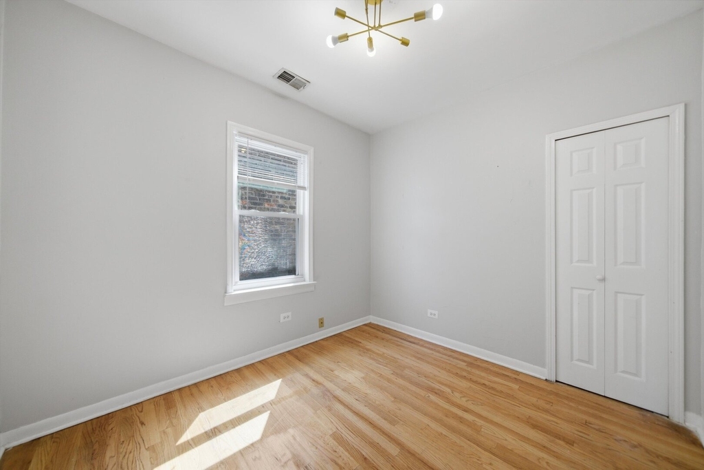 1915 Asbury Avenue - Photo 9