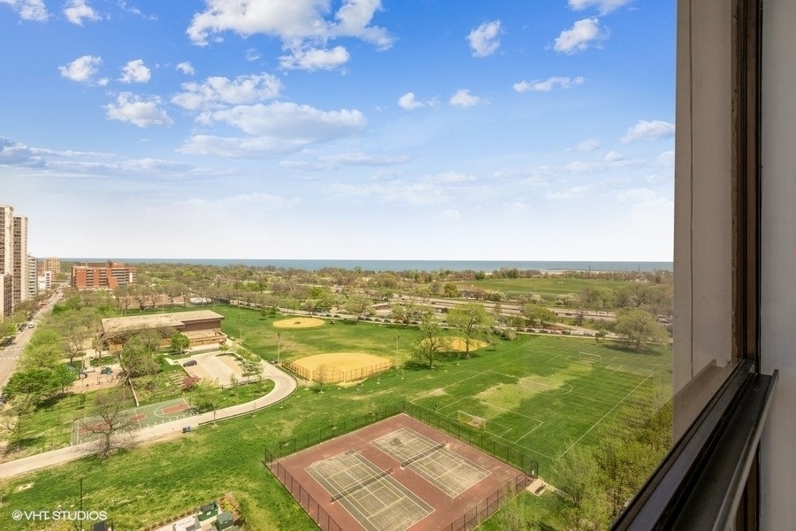 4343 N Clarendon Avenue - Photo 2