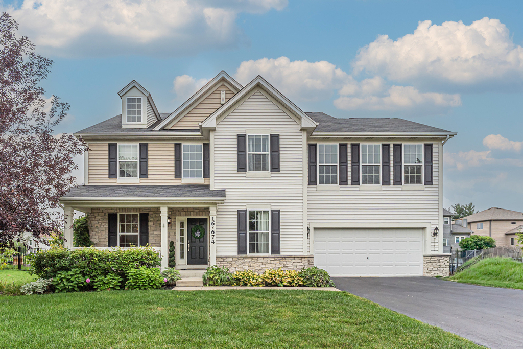 16w674 Hawthorne Court - Photo 0