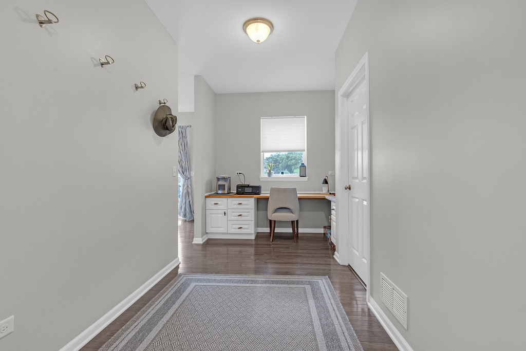 16w674 Hawthorne Court - Photo 9