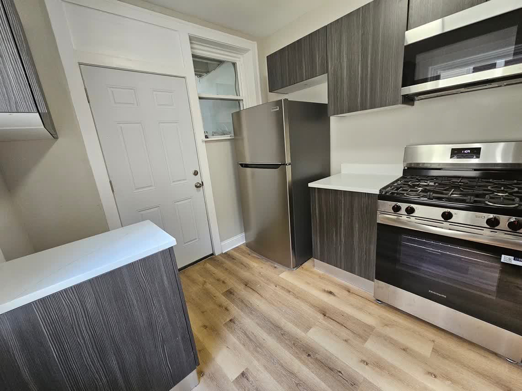 11320 S Edbrooke Avenue - Photo 7