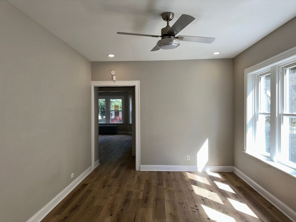 11320 S Edbrooke Avenue - Photo 2