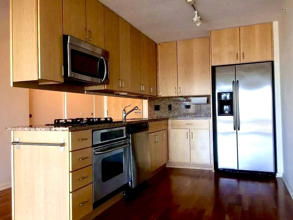 9725 Woods Drive - Photo 4