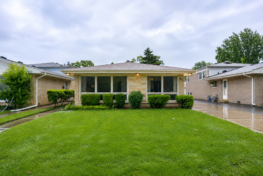 905 Long Road - Photo 0