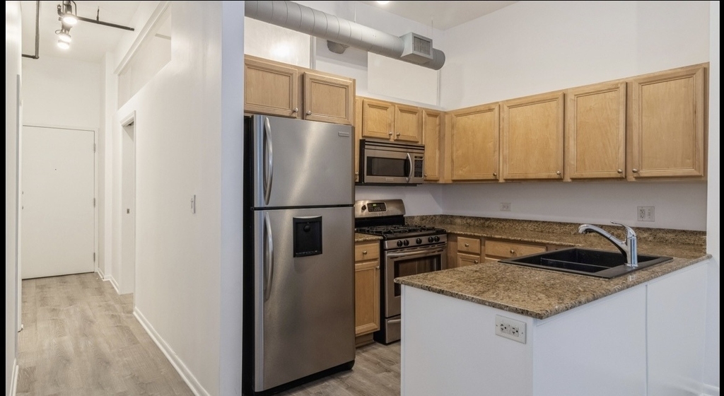 400 W Ontario Street - Photo 3