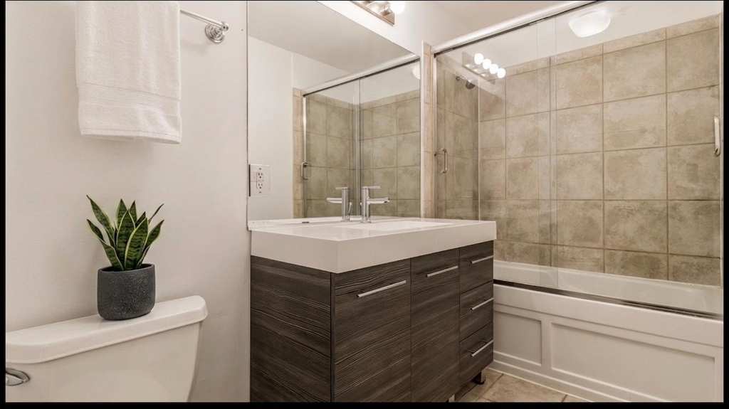 400 W Ontario Street - Photo 6