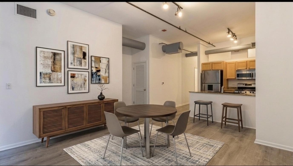 400 W Ontario Street - Photo 2