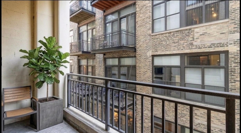 400 W Ontario Street - Photo 10