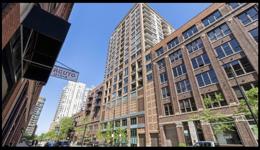 400 W Ontario Street - Photo 0
