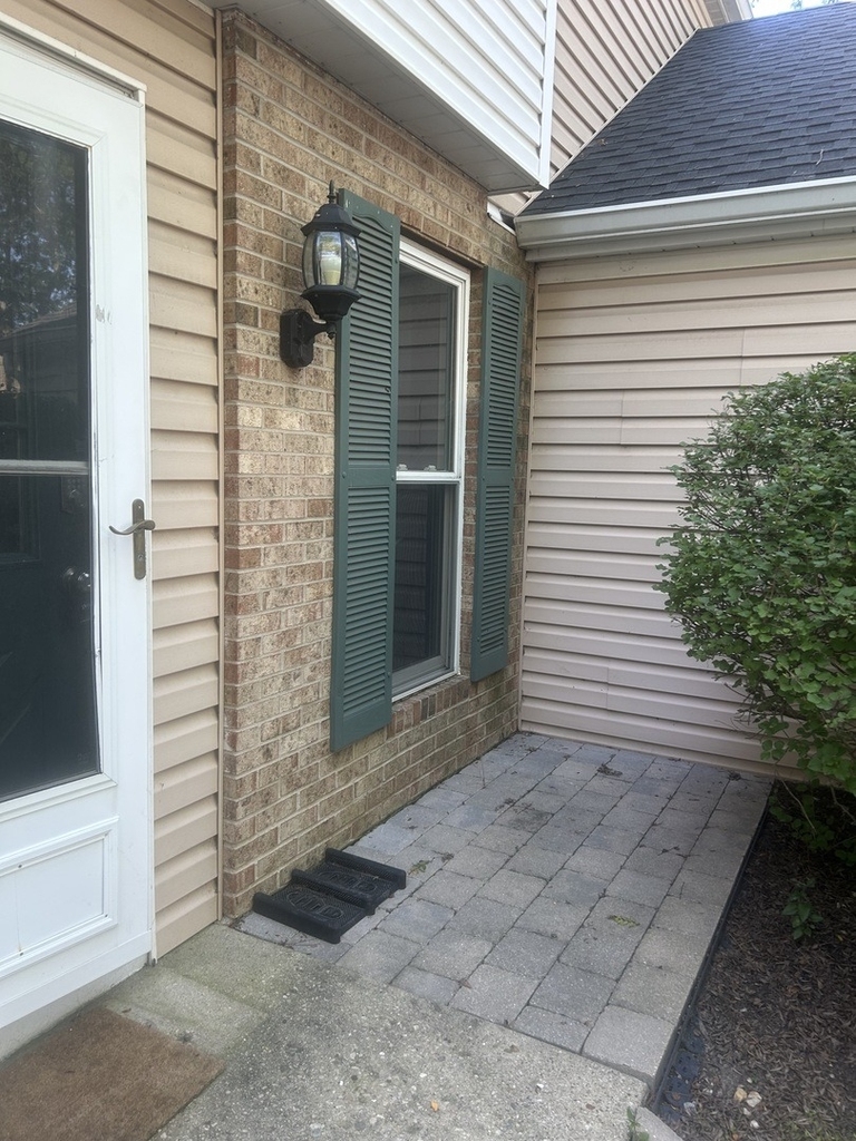 2464 Devonshire Court - Photo 1