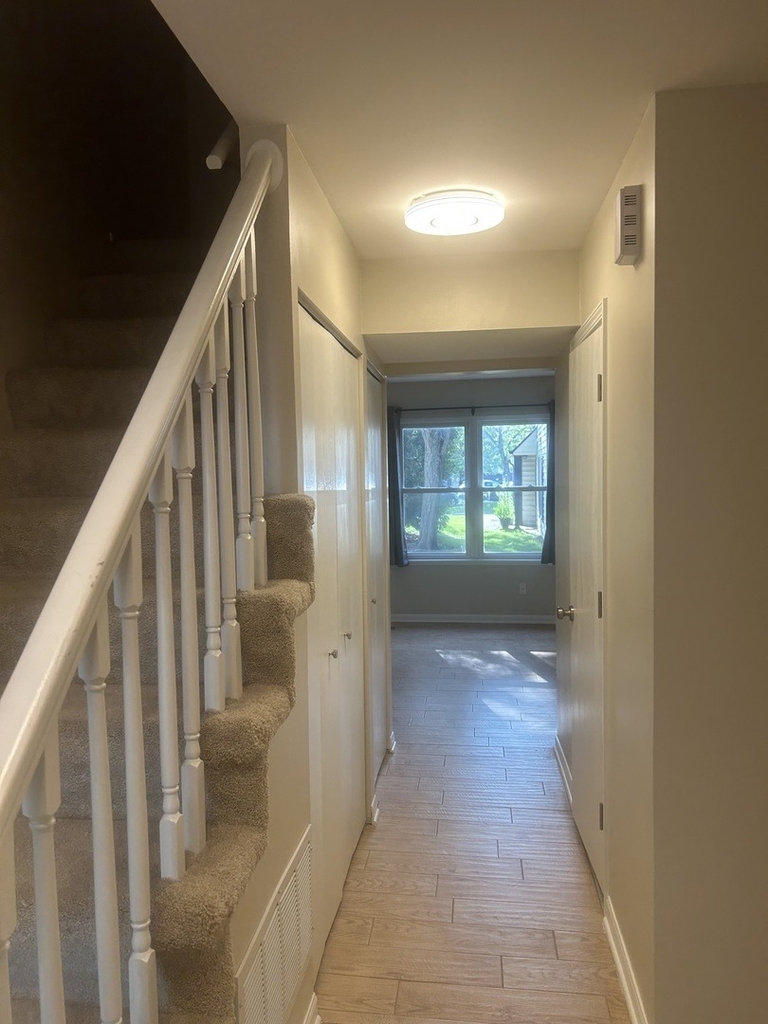 2464 Devonshire Court - Photo 2