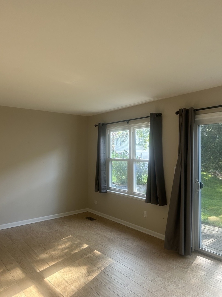 2464 Devonshire Court - Photo 4
