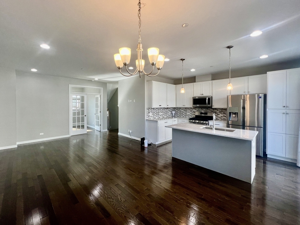 828 Center Street - Photo 4