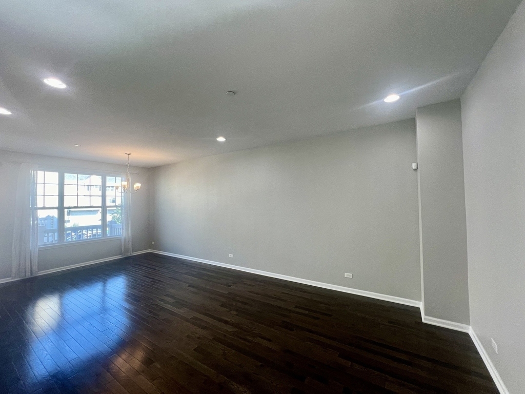828 Center Street - Photo 2