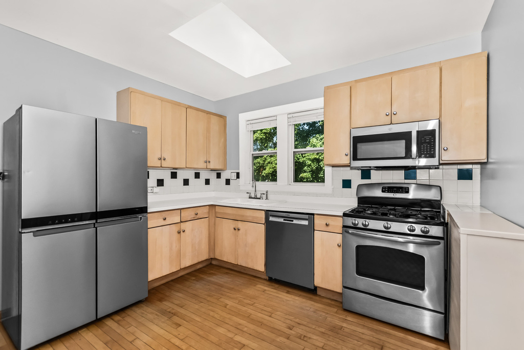 7457 N Maplewood Avenue - Photo 13
