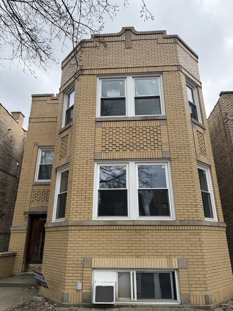 2827 W Lunt Avenue - Photo 0