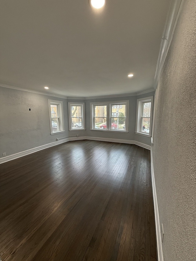 2827 W Lunt Avenue - Photo 3