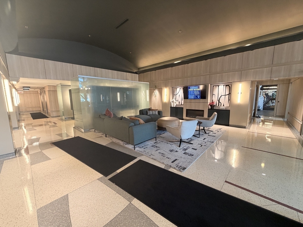 933 W Van Buren Street - Photo 1