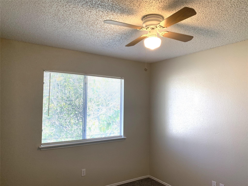 2002 Greencourt Drive - Photo 6