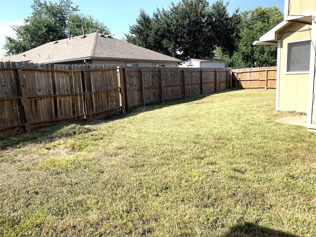 2002 Greencourt Drive - Photo 8