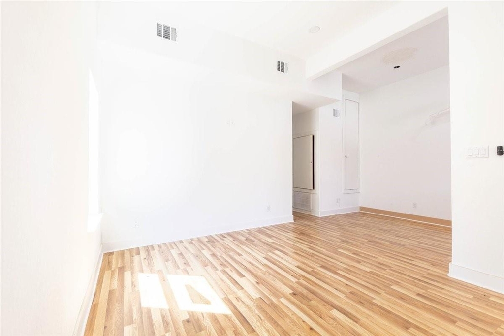 408 Armstrong Street - Photo 2