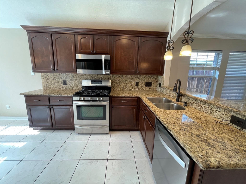 9715 Raul Hector Drive - Photo 6