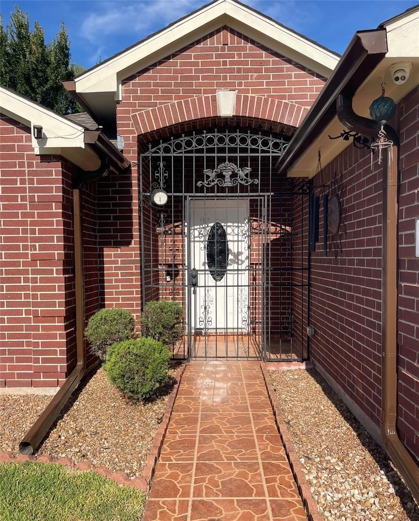 9715 Raul Hector Drive - Photo 2