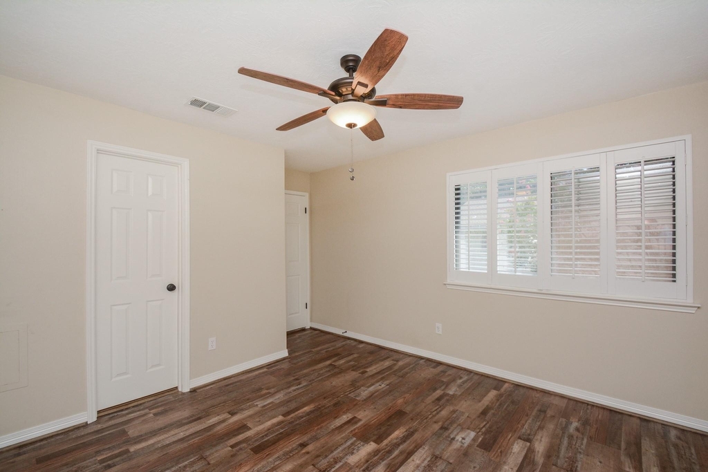 12518 Dolgo Drive - Photo 21