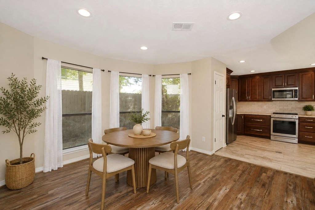 12518 Dolgo Drive - Photo 7
