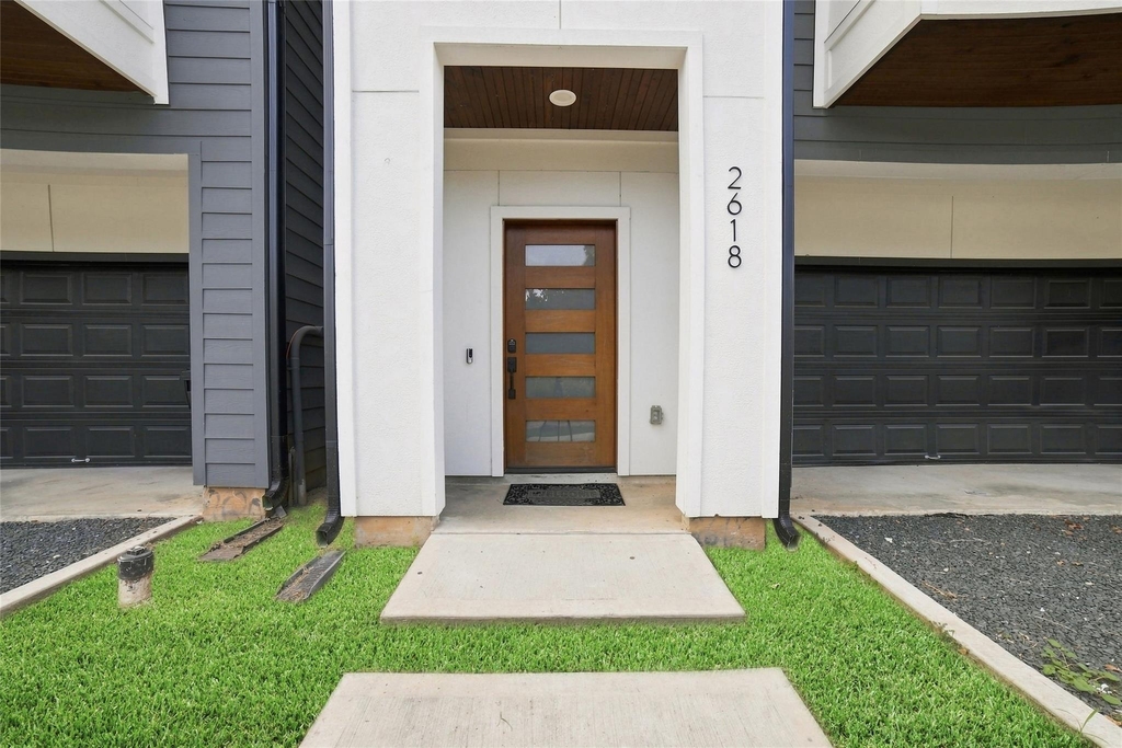 2618 Mcllhenny Street - Photo 2