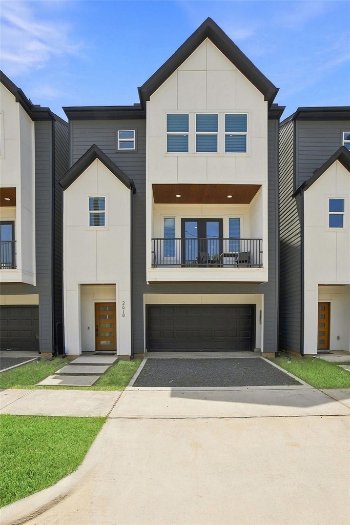 2618 Mcllhenny Street - Photo 1